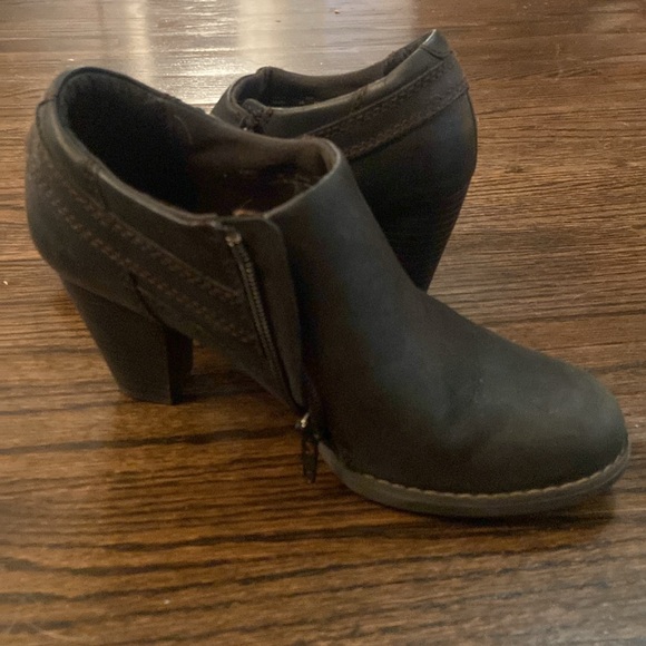 Clarks Boots, Black - Picture 2 of 4